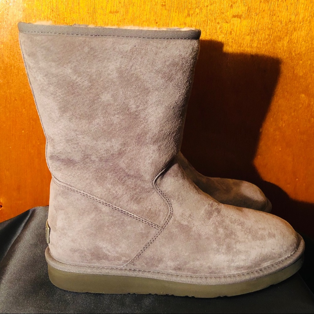 🤩🤩Gray Limited Edition Pierce UGGS🤩🤩